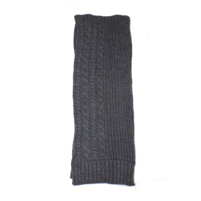 STEVE MADDEN Men's Winter Cable Knitted Scarf with Logo in Charcoal Grey